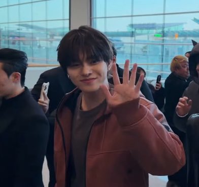 zeewsgd's tweet photo. That smile🥺 that damn smile☹️🤍

We urge @wakeone_offcl to respect and treat Lee Leo fairly, as he deserves.

WAKEONE RESPECT LEO
#RespectLEO 
#웨이크원_이리오_존중하라
#FairTreatmentForLEO
#이리오_공평한_대우 https://t.co/VmIf6cV5N1