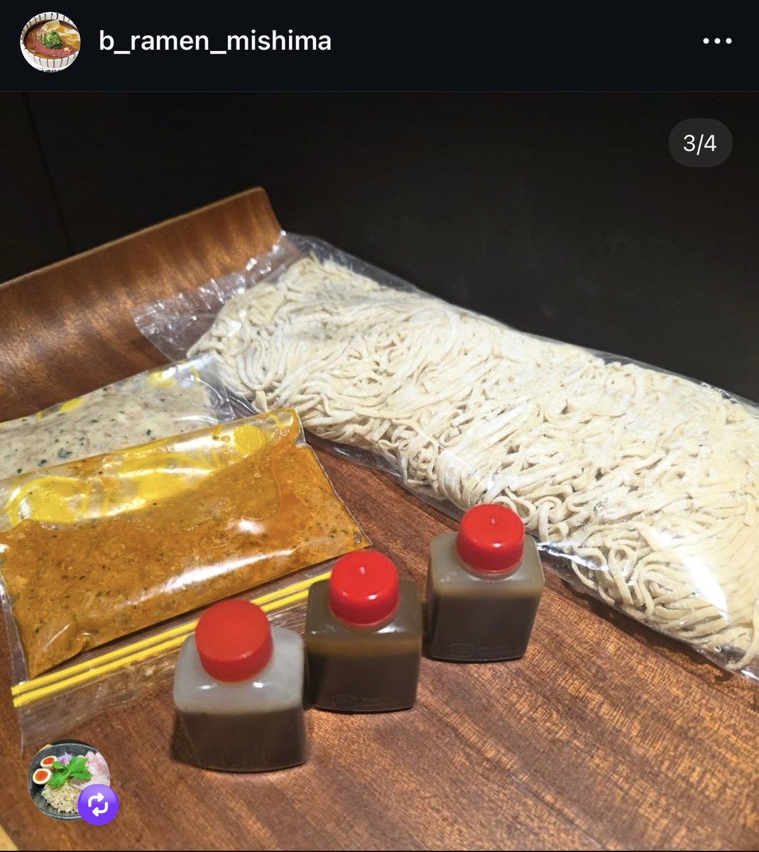 全店で持ち帰りのご用意あります！

¥1400 5食入り油そばセット
鴨醤油、煮干し醤油、海老醤油、鴨トマト、豚のリエットです
※麺の茹で時間は40秒ほど