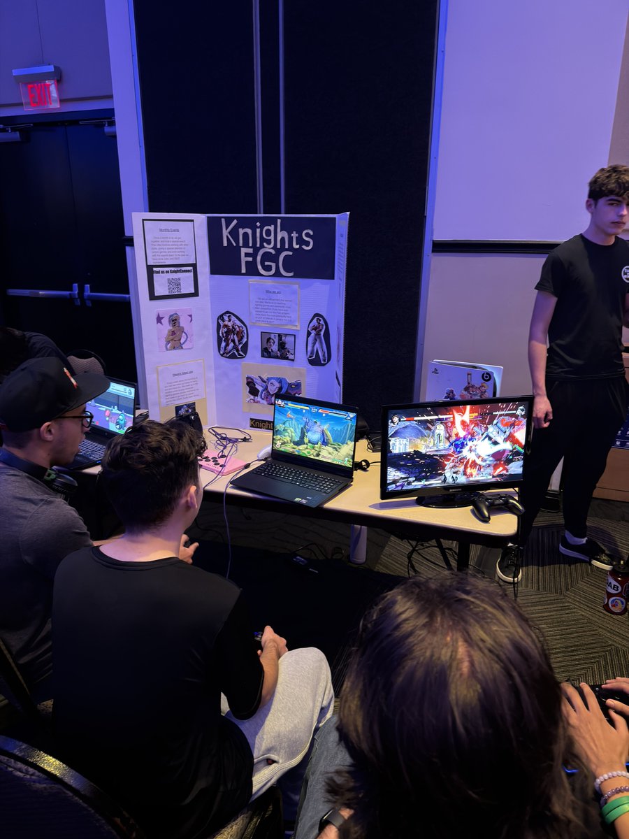 Jebailey's tweet photo. Spoke at my college’s quarterly Geek Knight this is where I started playing CvS2. They had like 400 gamers hanging out which was super cool to see. Then I got to body their local FGC crew https://t.co/SlUDqSe7ed