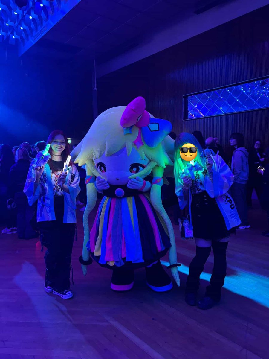 miku__u's tweet photo. @himoajoshi i didn’r take many videos 💔 but me and my friend got a picture tsuki chan 😭 https://t.co/6uyrJD7lqg