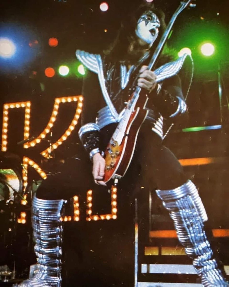 ScullyDamien's tweet photo. #FrehleyFriday #Spaceman #70sKISS #Curly #Ack #RIPAce
🤘🔥🚀💥⚡️🛸🙏 https://t.co/xnCYvEAoaj