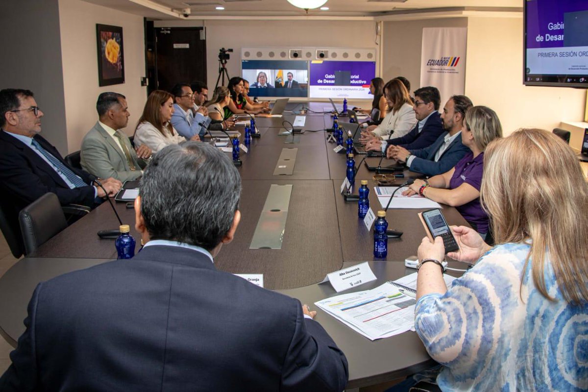 SRIoficialEc's tweet photo. En este espacio, el SRI reafirmó su compromiso de trabajar de la mano con el sector productivo, proporcionando información clara, oportuna y confiable que permita a los actores económicos tomar las mejores decisiones para sus negocios y para el país.

#ElNuevoEcuador🇪🇨 https://t.co/w37qNBH5lV