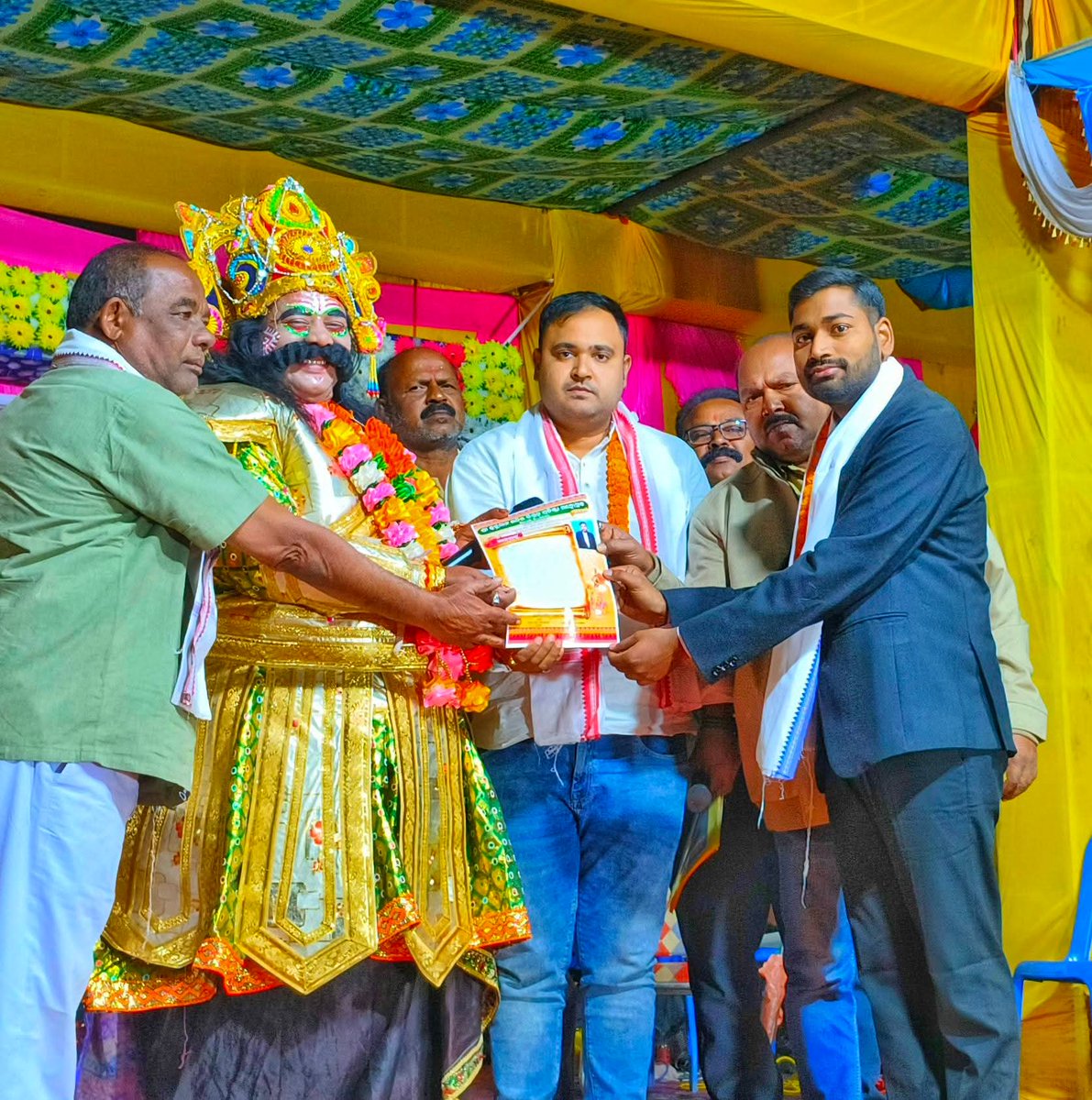 Nanda01Akash's tweet photo. It was a great honour for me to attend the Ravan Darbar at Chhindra Pali as a guest and to receive recognition from Maharaj Ravan. I also had the opportunity to address Maharaj and speak about my work, my family, and other important matters. https://t.co/xDwvsTuzrK