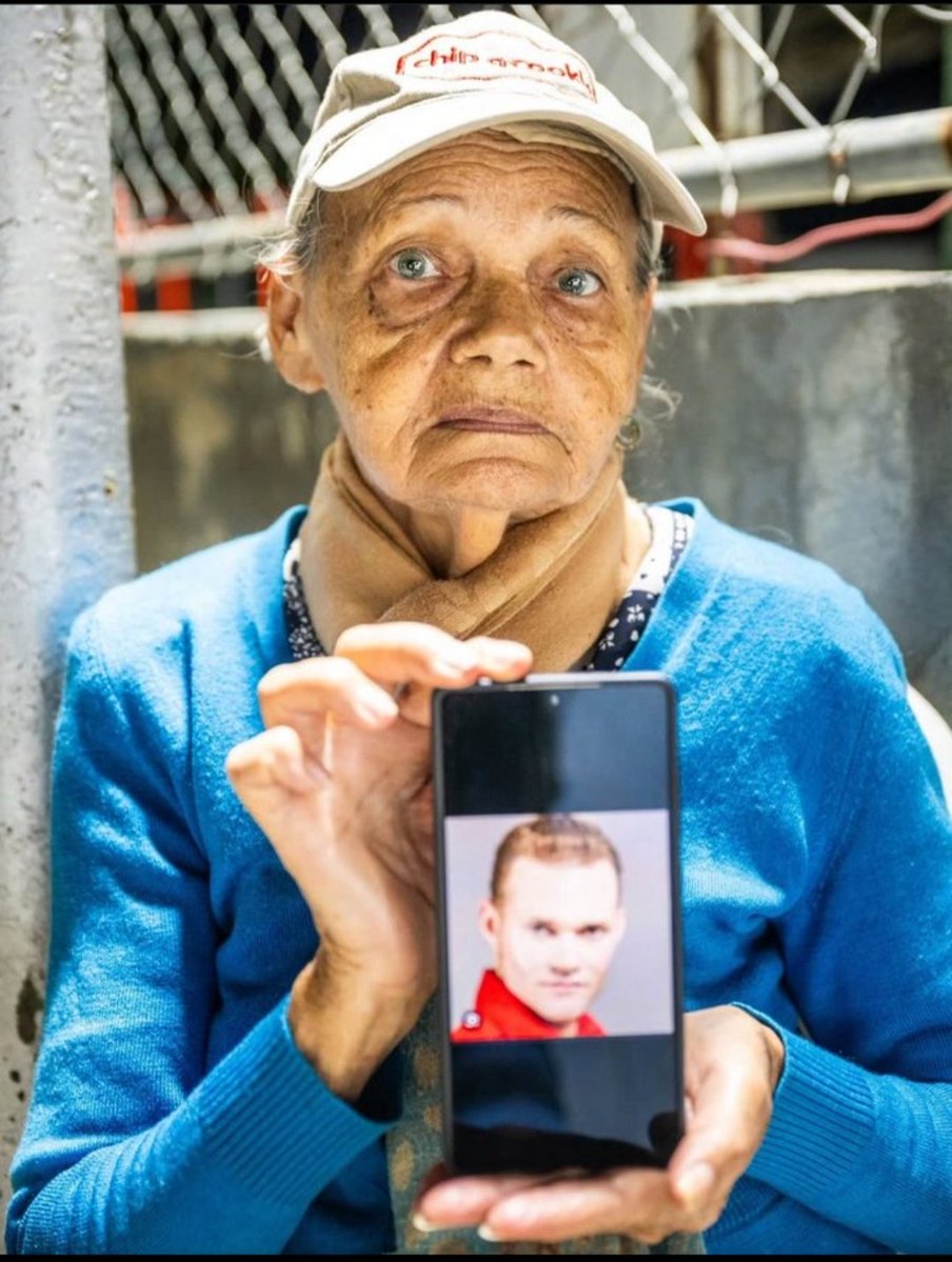 <a href="/ForoPenal/">Foro Penal</a> VIRALICEMOS ESTA IMAGEN, ELLA ES LA SEÑORA CARMEN MADRE DE VICTOR HUGO QUERO PRESO POLÍTICO DE QUIÉN NO SE SABE SU PARADERO POR PARTE DE LAS  AUTORIDADES.
POR FAVOR ES UNA ABUELA QUE ESTÁ SUFRIENDO! 
YA BASTA JORGE RODRÍGUEZ  ESTÁS ACABANDO CON LA SALUD DE ÉSTA MADRE.!

Mr.EMI