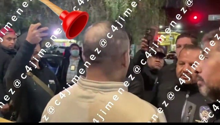 hugo1269696's tweet photo. @c4jimenez @SandraCuevas_ @SSC_CDMX @FiscaliaCDMX Ese wey parece fraile 
😂😂😂😂😂😂 https://t.co/GLP8f8rIOU