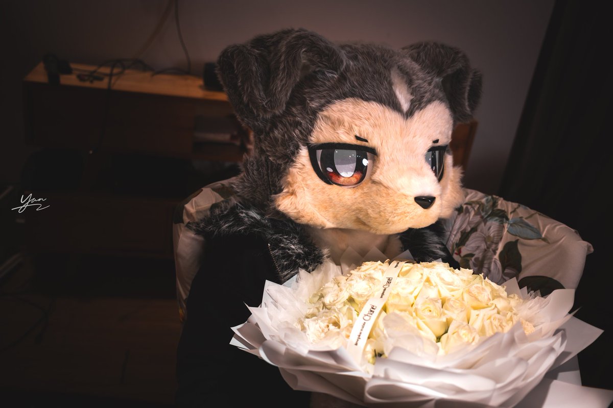 whaleyuan's tweet photo. #FursuitFriday #松垣 
「いつかこの旅をやり遂げた君に,心から花をくろ……」
📸&amp;🎨：@Flameheart_89 https://t.co/8M19lh6peF