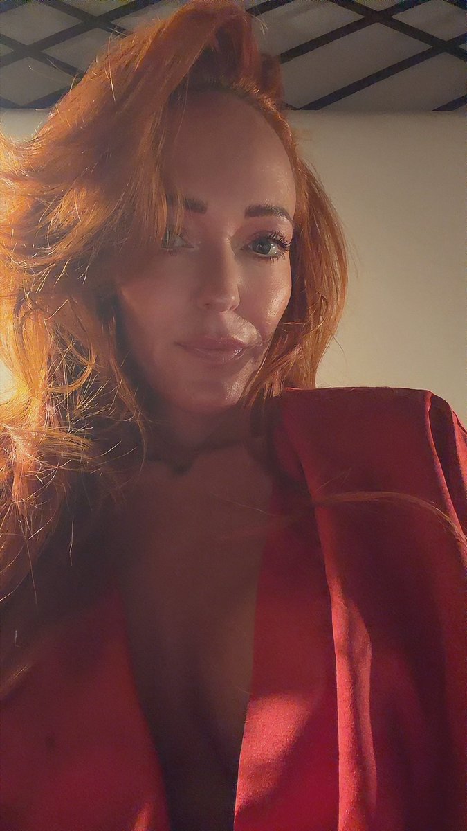 Running a quart low and my check engine light is blinking… bedtime it is.
On the plus side, tomorrow is Fun Friday.😉
Sweet Dreams Lovers💋