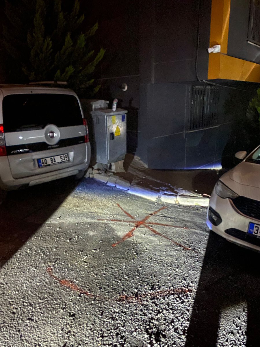 Ahlaksızlar , yalancılar , ne gelen var ne giden ?! 
<a href="/BEDASDestek/">BEDASDestek</a>  <a href="/bedaskurumsal/">BEDAŞ</a>