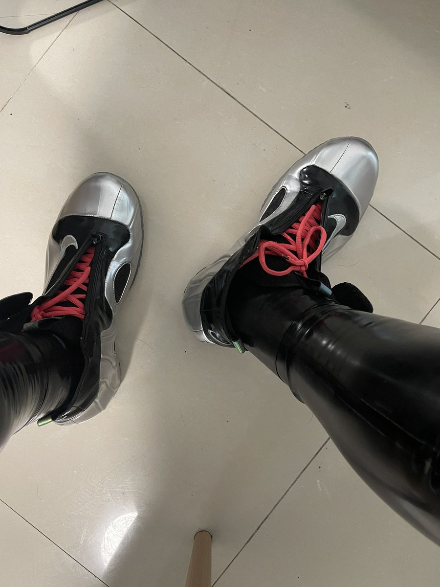 Fl75856836's tweet photo. 发点篮球鞋 https://t.co/eae8EoD9cI