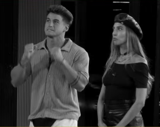 Sol somos nosotros cuando Manu salió de placa...
Chicos quien lo votó? Ya hay mano negra?

#GranHermano