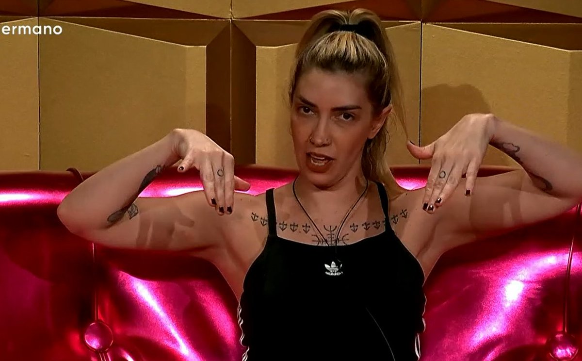 agus_rey's tweet photo. Carmiña le habla AL PRESIDENTE DE PARAGUAY para que la ayude a no irse de #GranHermano ajkajka demente https://t.co/Iy5RE5Dvs6