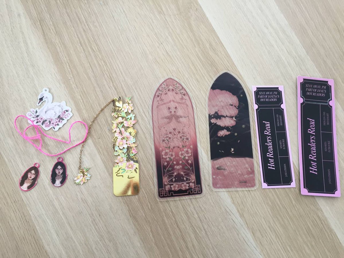 bubbloveian's tweet photo. @janesatherin bookmarknya kakakk ㅋㅋㅋㅋ https://t.co/tfwKFBdm0F