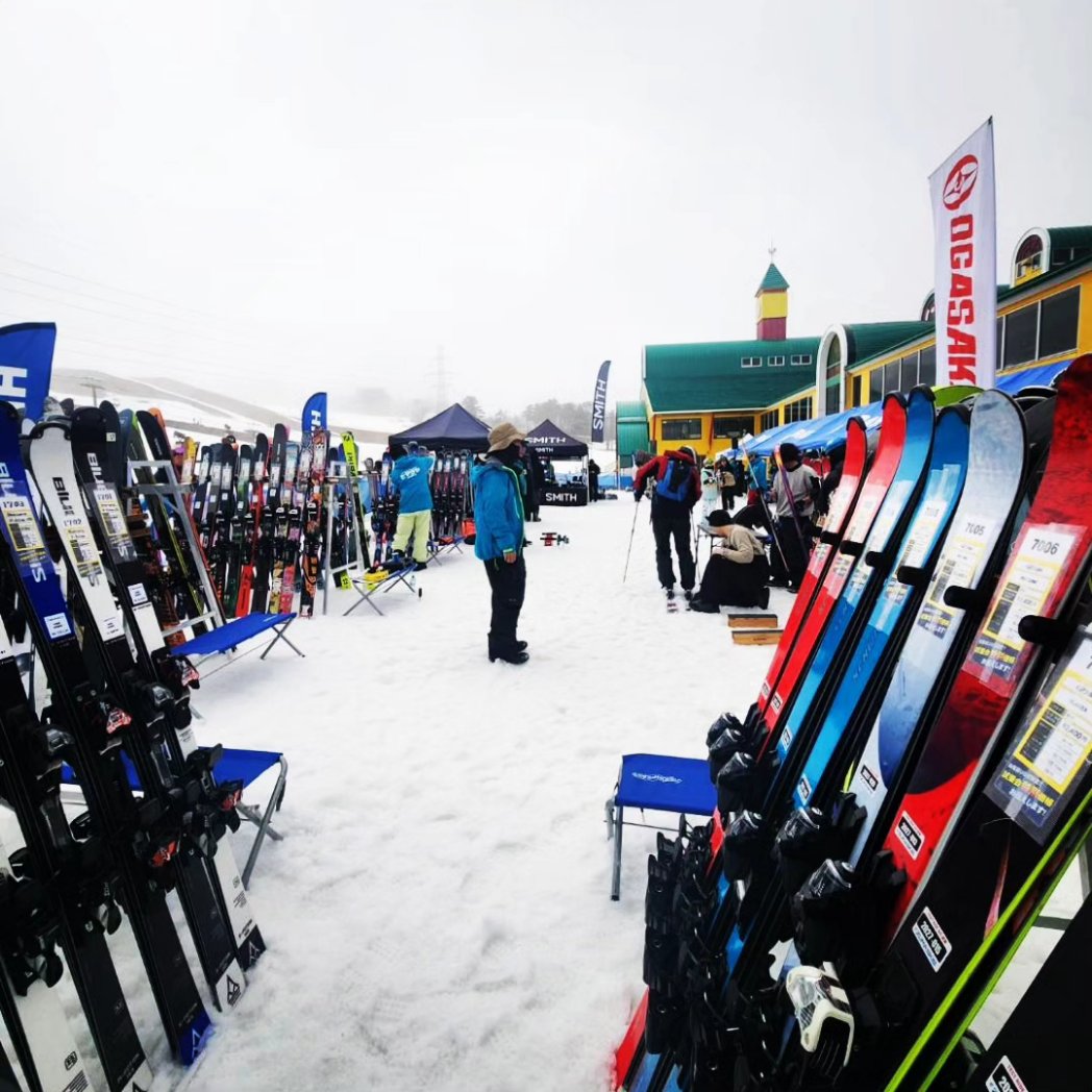 本日から3月1日まで高鷲スノーパークにてヒマラヤスポーツさんの試乗会に出展しています🏔️⛷️
最新のZUMASKISを是非ご試乗ください⛷️⛷️⛷️

#zumaskis #swallowski #高鷲スノーパーク #試乗会 #ski