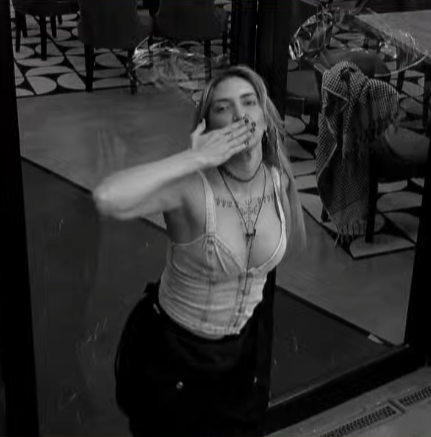 Y CARMIÑA FUE LA PRIMERA SALVADA DE LA NOCHE.

Raro, no?