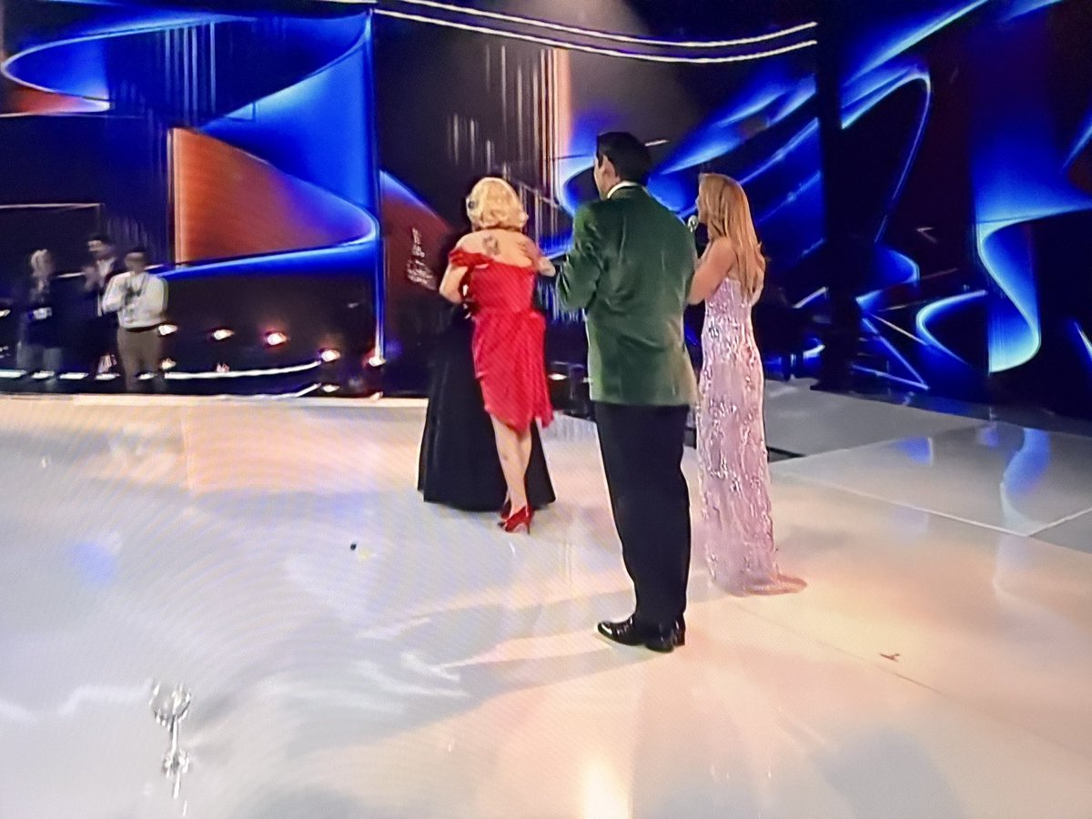 alex1ero's tweet photo. Pasaron 9 años!!!

Desde 2017 la gente en ese histórico show la pidió y hoy en 2026, Mon Laferte recibe la única Gaviota de Platino!!!

#VinaDelMar26 #Viña2026 https://t.co/HixYJZPYPS