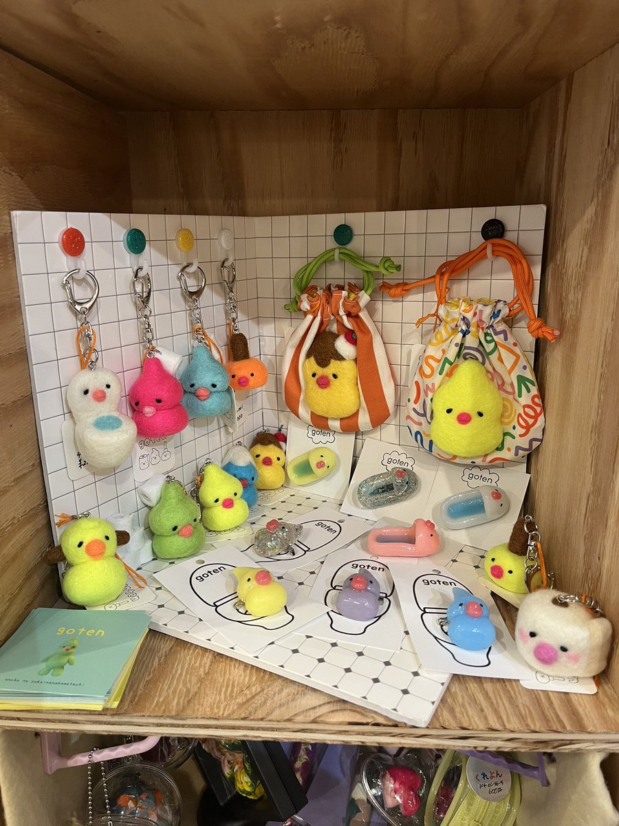 orangeahiru's tweet photo. ３月から千歳船橋の【ギャラリーAGITO】様で委託販売させて貰うことになりました！✨
可愛い作品がいっぱいの素敵なお店なので
、お近くの方は是非足を運んでみてください♡
@galleryagito 
世田谷区桜丘2-21-7
小田急線 千歳船橋駅から徒歩2分
#委託販売
#うんちょ
#goten https://t.co/o2WY9Ya2LT