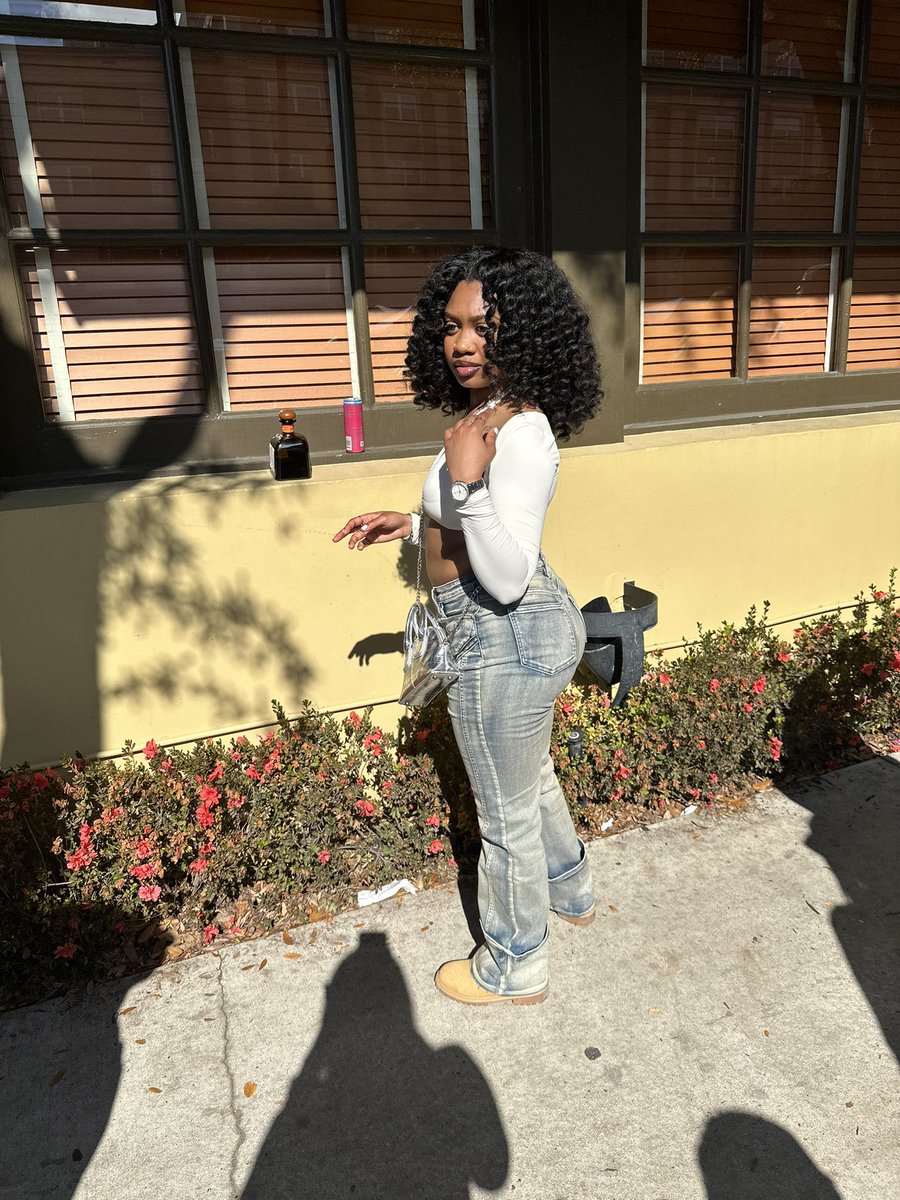 Kayveli's tweet photo. I never wanna look at the camera 😒 https://t.co/3eNzSmlQY9