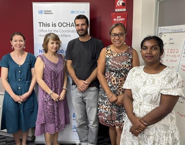 UNOCHA_Pacific's tweet photo. From #EarlyWarning to #EarlyAction in the #BluePacific 🌊This week, OCHA met with @CroixRouge PIROPs to deepen collaboration under the AA Framework — aligning preparedness, prepositioning, WASH, logistics & community risk awareness.
Anticipate. Act early. Stay ahead of disaster. https://t.co/Hq7QLRC0LV