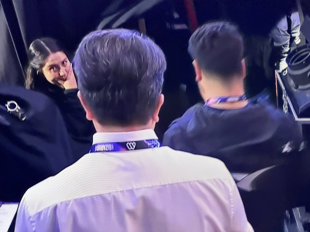 (La tienen que hacer de emoción) pero claramente se le dará la Gaviota de Platino a Mon Laferte 

#VinaDelMar26 #Viña2026