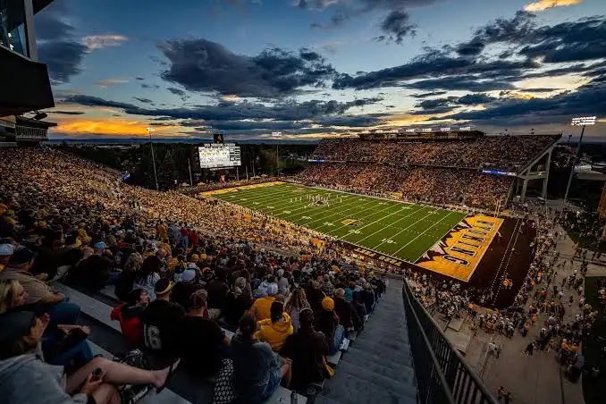 JaxonLawler's tweet photo. #AGTG 
After a great great conversation I am blessed to have received my 7th D1 offer to play football at @wyo_football ‼️
@Coach_DGibson @CoachABohl @CoachBHen @JaySawvel @T_Law316 @coachj_reynolds @CoachTripodi @undrabigbabydra @JVNYLFILMS @KaleSteed @PressPassSports @TXSideline @TFloss32 @MikeRoach247 @adamgorney @samspiegs @Coach_Adonis @MountainWest