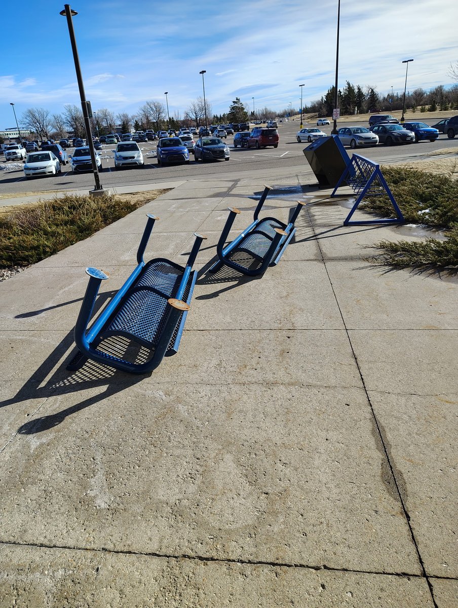 eyewitness_lab's tweet photo. It's no longer snowy but it sure is windy...shout out to Jeff Kearns for capturing Lethbridge's wind so perfectly. My advice? Stay home and have hot chocolate...that sun isn't enough. https://t.co/6cVePbRlQ7