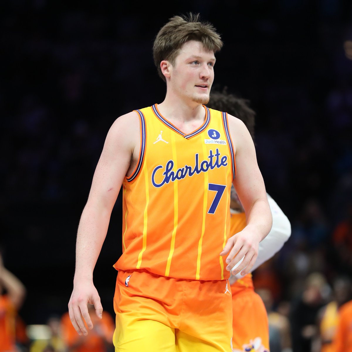 FanDuel's tweet photo. Rookie record for most 3-pointers in a season:

1️⃣ Kon Knueppel: 209 (59 games)
2️⃣ Keegan Murray: 206 (80 games)
3️⃣ Donovan Mitchell: 187 (79 games)
4️⃣ Damian Lillard: 185 (82 games)
5️⃣ Brandon Miller (74 games)

Rookie of the year? 👀

#NBA | #HiveMentality https://t.co/hT0OgYRFh0