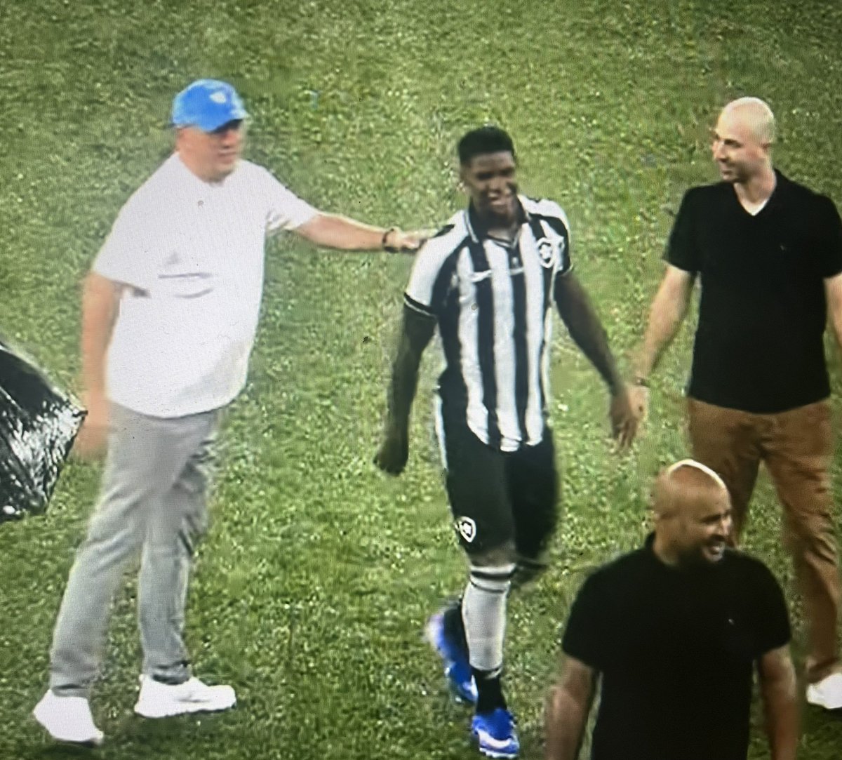 fogoeterno tweet media