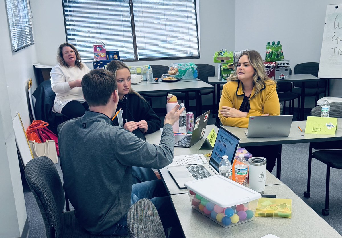 Laura Williams ✨ tweet media