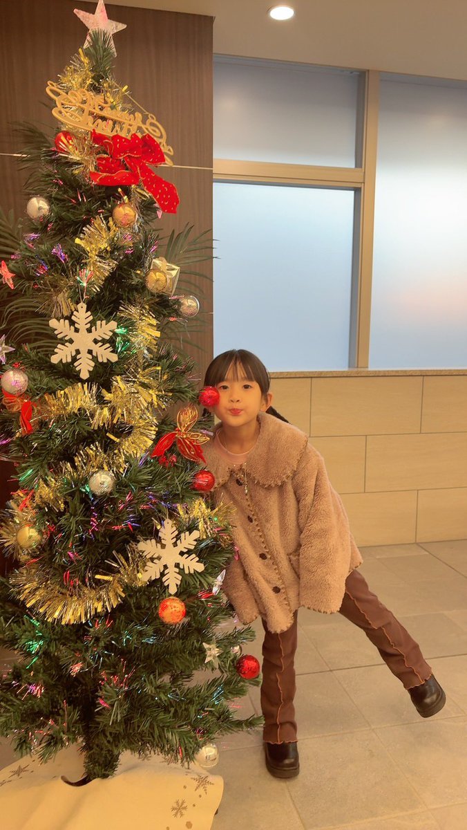_CHANK_'s tweet photo. 珍しく予約し忘れてたから家の前のエディオンで無事ゲット！
そのほかセミアコをステンレスフレットに変たり、合うストライプをCAの個人工房から取り寄たり、この春から娘がもう年長になったり https://t.co/8cHlj6t6iS