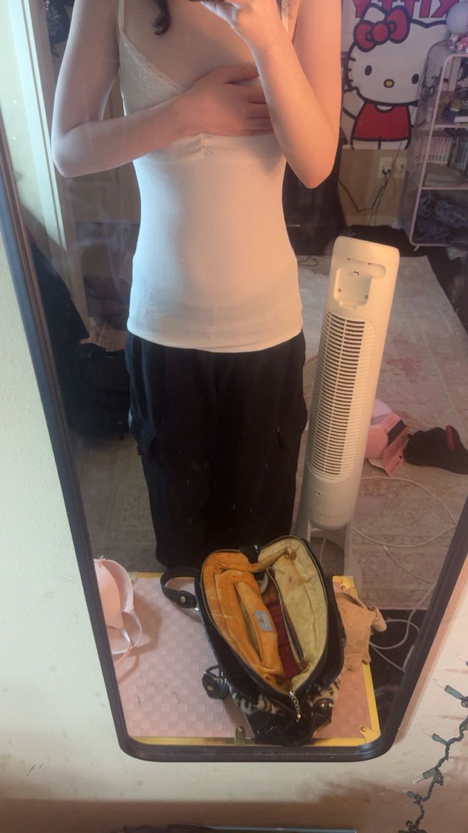 celest3sz's tweet photo. i genuinely think this is the biggest ive ever looked https://t.co/7R5b6EaLGA