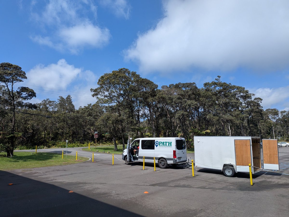 Scruffy letting me pet her even though I was playing on tephra on Day 3 of PATH Bike Education in Volcano with 3rd &amp; 4th grade keiki...
#PATHHAWAII

#drinkhidrate
#xoskinusa
#hawaiiultra #teamfireball
Noxgear lighted vests for you and your pets noxgear.com/ref/joefirebal…