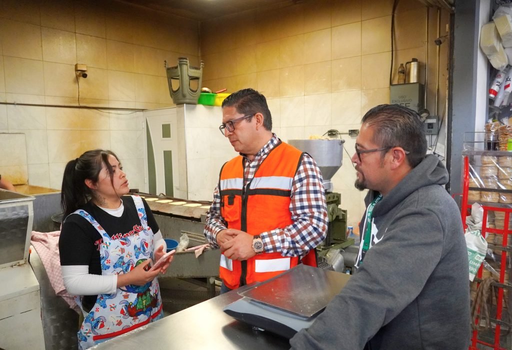 En Puebla: Protección Civil de Texmelucan refuerza medidas preventivas🚧 en Mercado Domingo Arenas para dar seguimiento al avance de las conexiones de la red de suministro de gas n9.cl/osh6hq <a href="/proyecto_cinco/">ProyectoCINCO</a> <a href="/TexmelucanAyto/">Gobierno Municipal San Martín Texmelucan</a> #PCpreviene #ProtecciónCivilMagazín