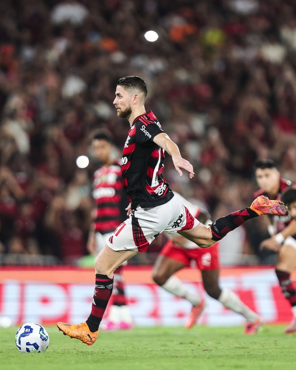 Jorginho em cobranças de pênalti pelo Flamengo:

🥅 8 pênaltis cobrados
⚽ 8 pênaltis convertidos (!) 
📊 100% de aproveitamento (!) 

🎯🎯