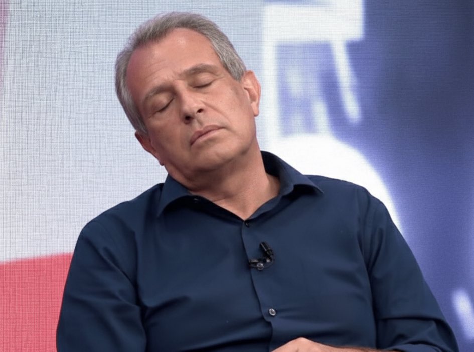 Um time bilionário depender de dois pênaltis pra vencer um Lanus em casa é prova que tem muita coisa errada… 
Acorda BAP