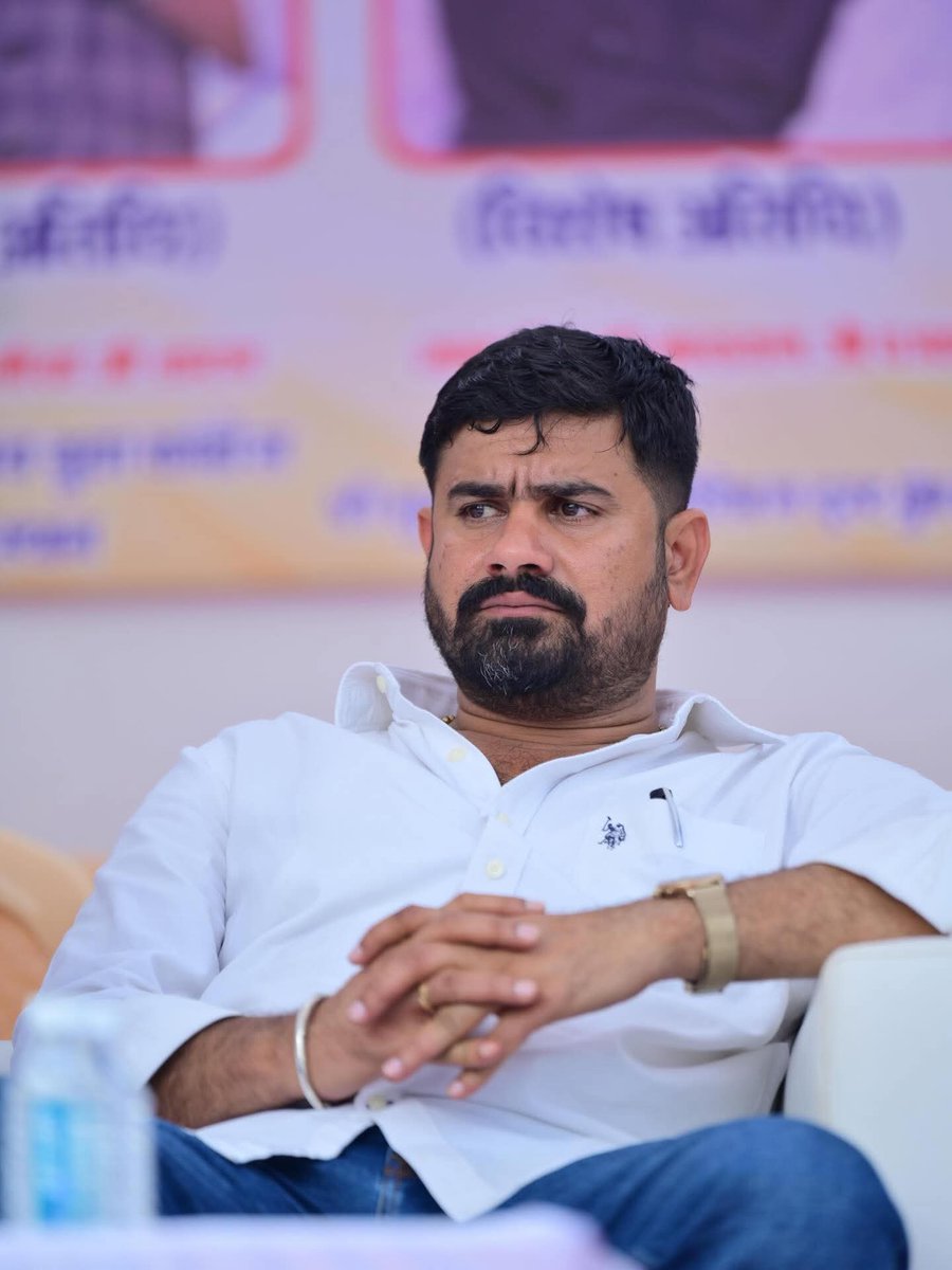 NarendraDewda5's tweet photo. प्रिय बड़े साहब श्री गौरव जी सारण को जन्मदिवस की हार्दिक बधाई एवं शुभकामनाएँ।

परमपिता परमेश्वर से आपके उत्तम स्वास्थ्य एवं दीर्घायु जीवन की कामना करता हूं।

@GauravSaranINC https://t.co/zMpGeuyCHM