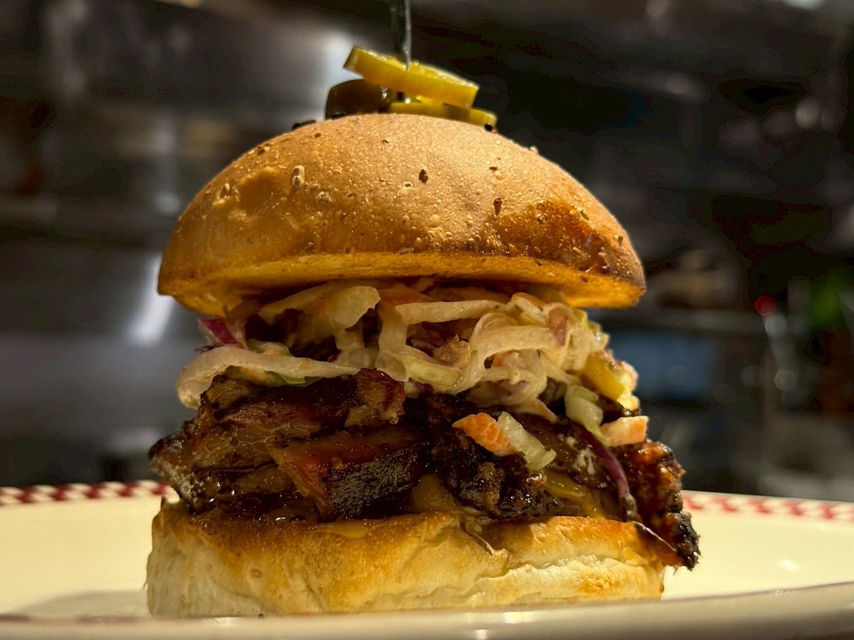 munchs_burger's tweet photo. 2月ももう終わりですね
1週間１ヶ月があっという間に
終わります
29の日メニューやってます
テキサスBBQバーガー

3月もよろしくお願いします！ https://t.co/LwsweEF4uU