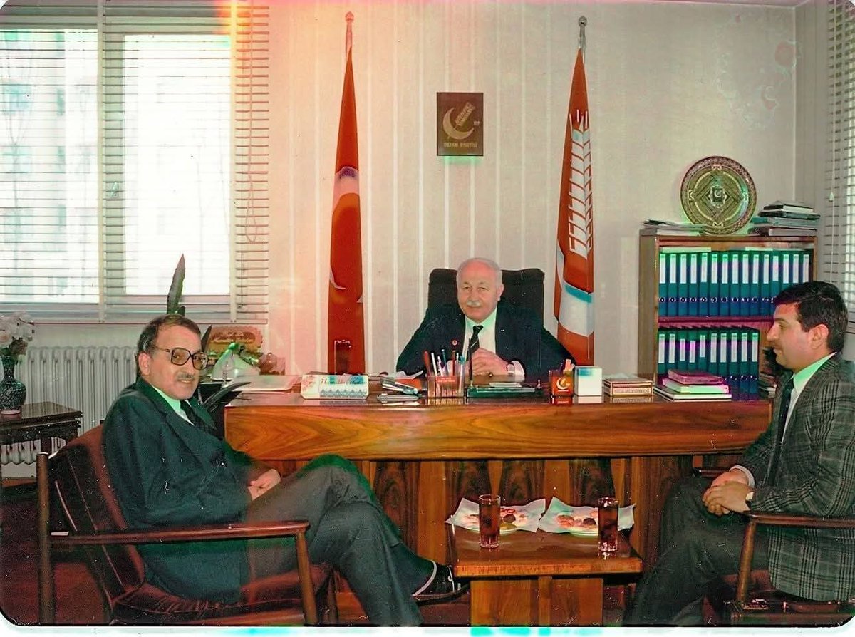 Milli görüş lideri, 54. Hükümetin Başbakanı merhum Prof. Dr. Necmettin Erbakan Hocamızı vefatının 15. Sene-i devriyesinde rahmetle yad ediyoruz.
HER BAHAR AÇAN ÇİÇEK BU BAHAR DA SENSİZ MAHZUN VE SOLGUN 
Saygın kişiliği, nezaketi, tevazu, tevekkül , bilgi, görgü ve tecrübesiyle ve