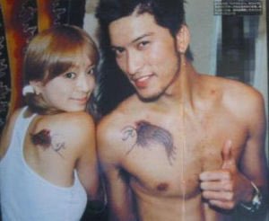kutabarejji's tweet photo. 長瀬智也と浜崎あゆみ付き合ってたときお揃いのタトゥー掘って、ロス帰りの浜崎あゆみを長瀬くんが迎えに行ったり平成の伝説カップル… https://t.co/HY33U8PfBl