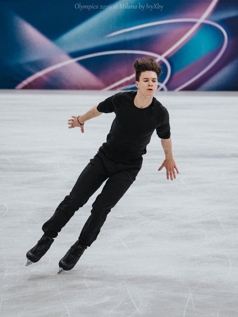 Maxim Naumov

0212 Official Practice

#MaximNaumov 
#MilanoCortinaOlympics2026
