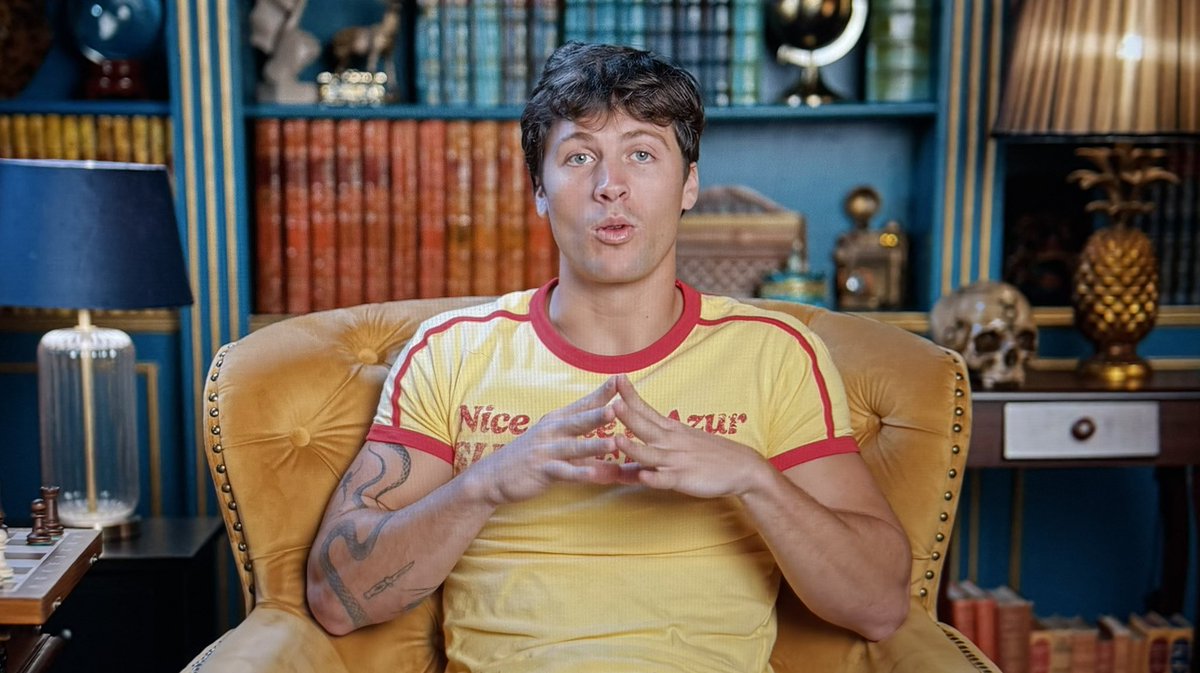 RyanJohn___'s tweet photo. Rob looks like he’s ready to play dodgeball for the Average Joe’s #TheTraitors #TheTraitorsUS https://t.co/Ur0auztgTa