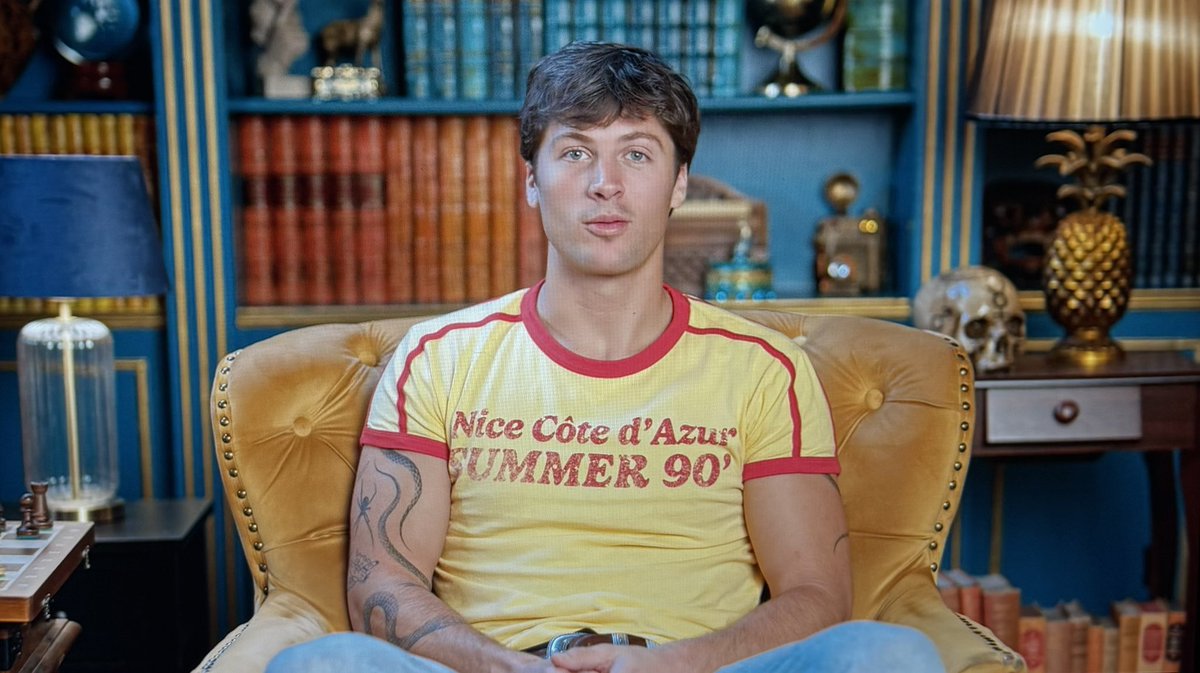 RyanJohn___'s tweet photo. Rob looks like he’s ready to play dodgeball for the Average Joe’s #TheTraitors #TheTraitorsUS https://t.co/Ur0auztgTa