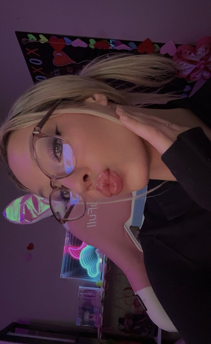 Ari Ი𐑼 tweet media