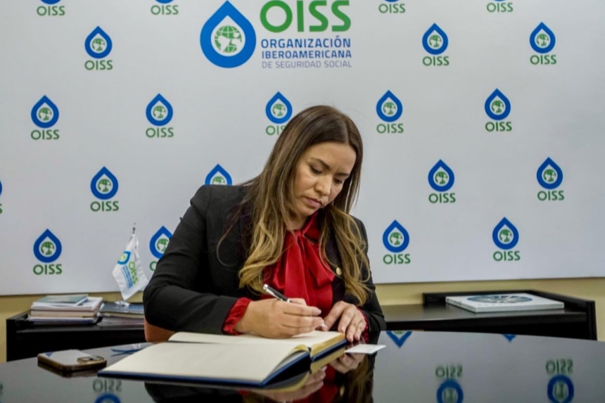 🇸🇻🤝 EL SALVADOR IMPULSA SEGURIDAD SOCIAL PARA SUS CIUDADANOS EN EL EXTERIOR

El gobierno de El Salvador sostuvo un encuentro estratégico con el Organismo Iberoamericano de Seguridad Social (@OISS_org), con sede en Madrid, España, para coordinar iniciativas que fortalezcan la