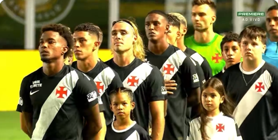 Mais rodadas na lanterna do Brasileirão entre os clubes da Série A de 2026: 

43 - Chapecoense
29 - Coritiba 
29 - Fluminense 
26 - Athletico 
25 - Botafogo 
23* - Vasco
12 - Vitória 
12 - Flamengo 
10 - Grêmio 
8 - Atlético-MG 
7 - Corinthians 
6 - Palmeiras
5 - Cruzeiro 
1 -