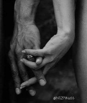 ...❤️...
No estamos tan...
Lejos...

Si tú me
piensas...
Y yo te sueño... usted 💚 

#BuenasNoches #BuenosDías #FelizVida #FelizSonrisa #AbrazoTierno #Usted💚 Besos 😘 
#LYF15 #TuPoesía #EroTuits #FrasesConDestino ❤️