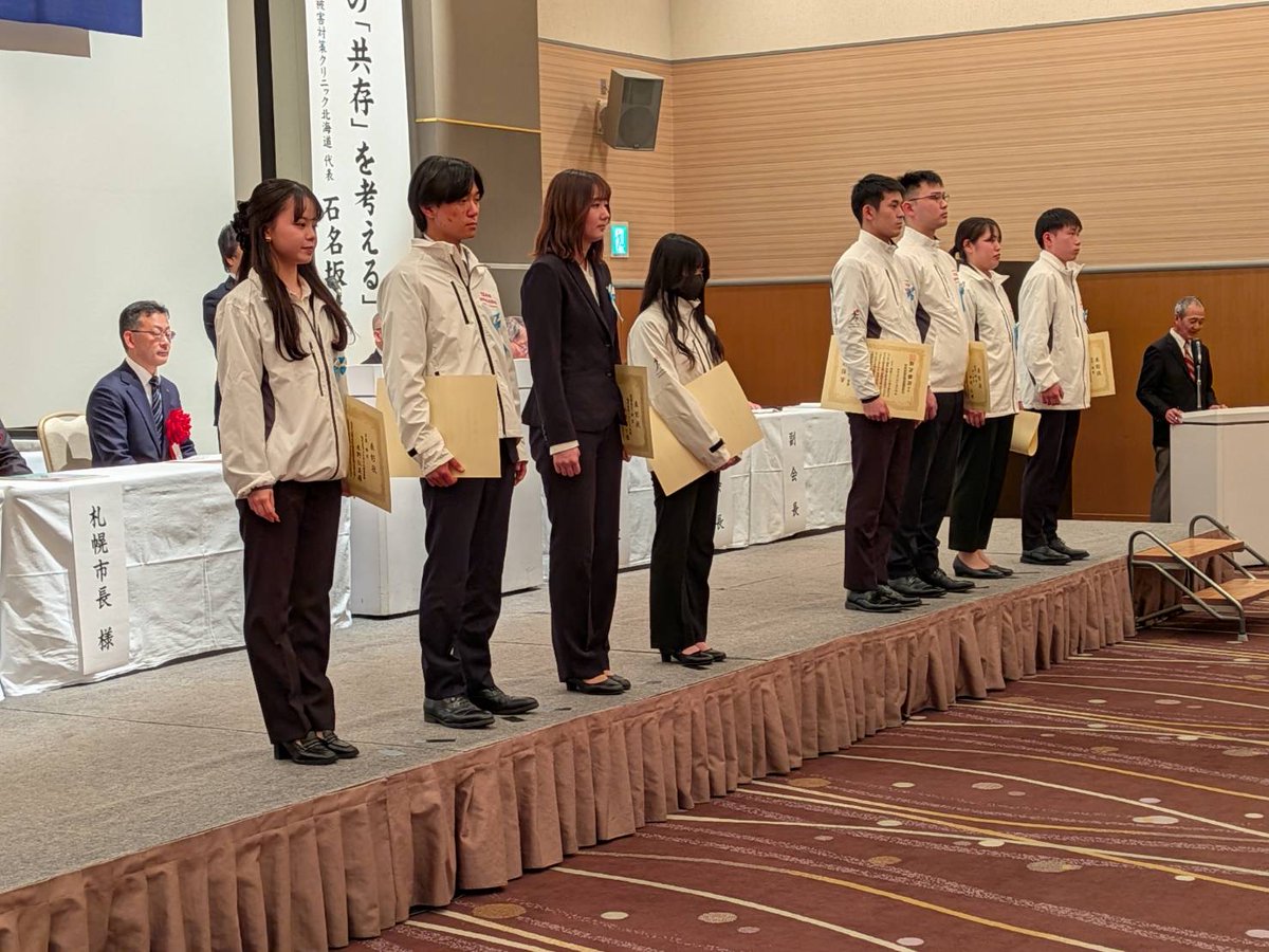 monotechobihiro's tweet photo. 皆さんこんにちは、帯広高等技術専門学院建築技術科です。2月26日に札幌で開催された北海道職業能力開発促進大会で、第63回技能五輪全国大会建築大工職種で入賞した当学院建築技術科の訓練生が表彰されました。 https://t.co/W5S1rjw19m