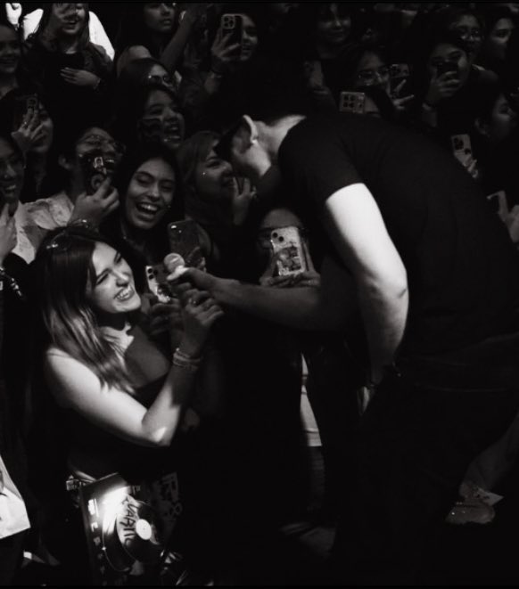 julietacnc's tweet photo. her pov                                            his pov https://t.co/H8pHECfc3r