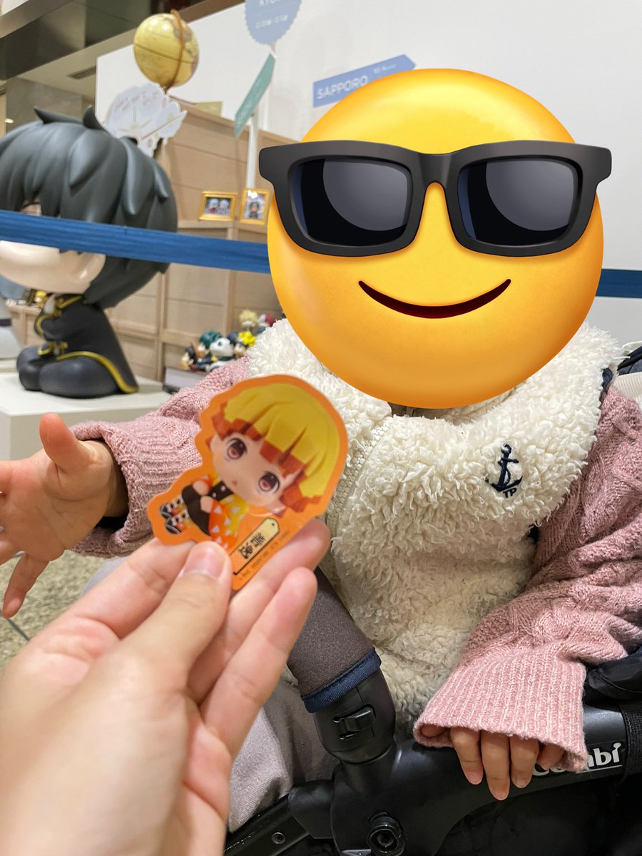 For_Rengoku's tweet photo. 特典が最終日だったから、昨日もるかっぷ展行ってきました✨
シールも買えてポストカードは娘の分も貰えて嬉しそうだった🙏
大カットステッカー買ったら善逸でした⚡️(このあと握りつぶされた笑) https://t.co/Gt8WmjiqmQ