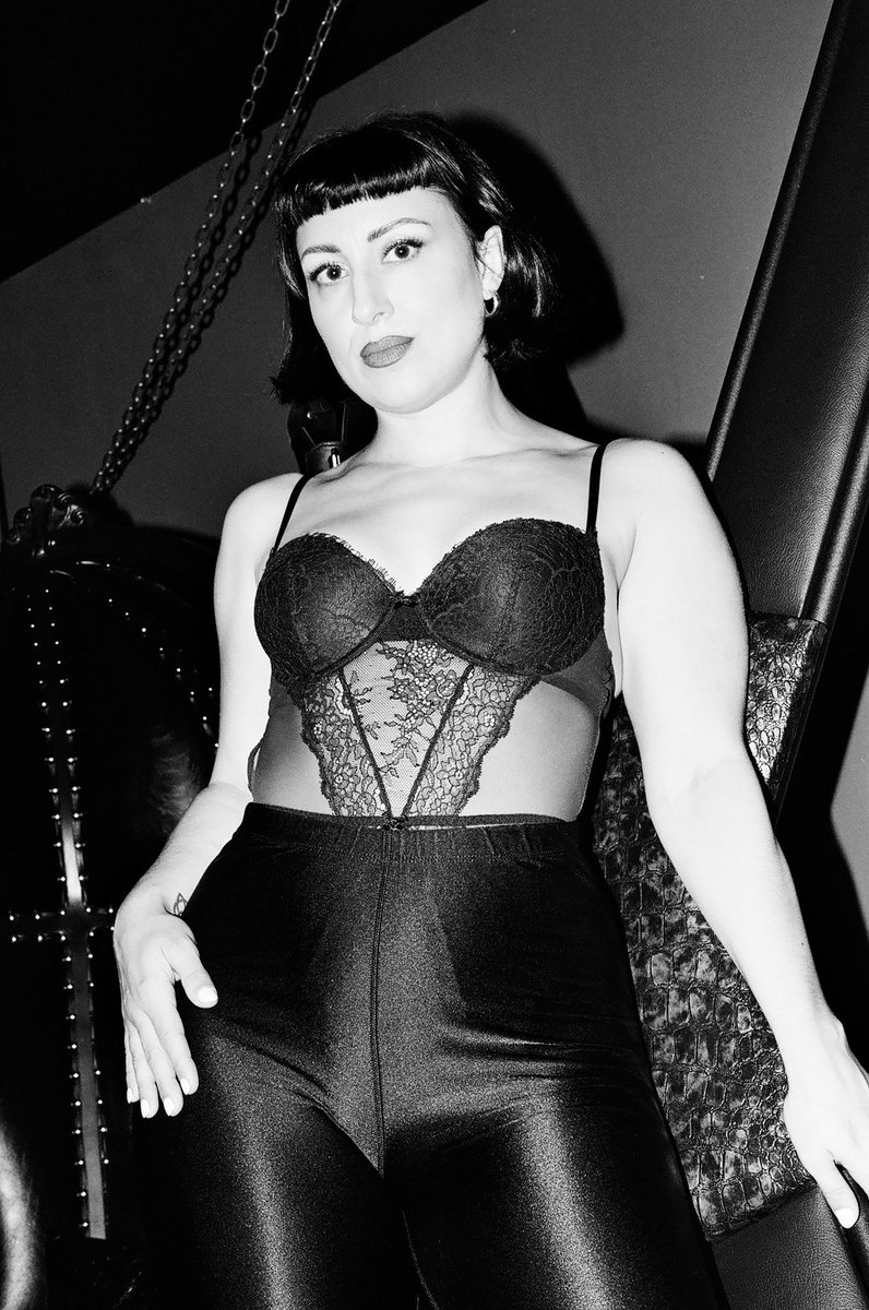 Mistress Moda tweet media