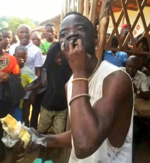 DavidbDrc's tweet photo. @EspoirKing1 @TwirwanehoMoise Kaminzobe Abazalendo Batamwokeje baramurya none Bamwe mu Banyamulenge mu soni nkeya bagiye kwakira Sebuja wabo Bazalendo. https://t.co/FOSSxUkGWa